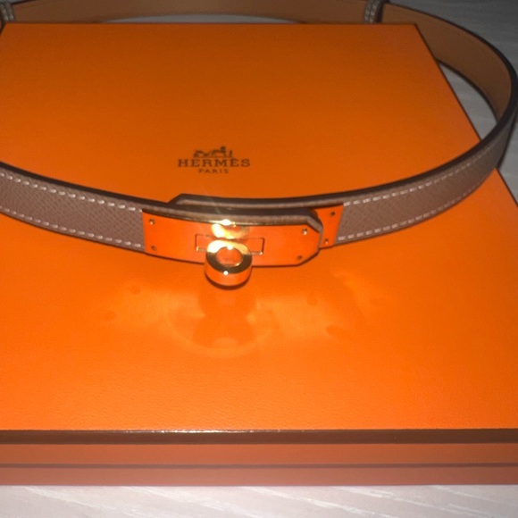 Hermes Kelly 18 belt in etoupe with rose gold hardware epsom leather - Picture 5 of 6